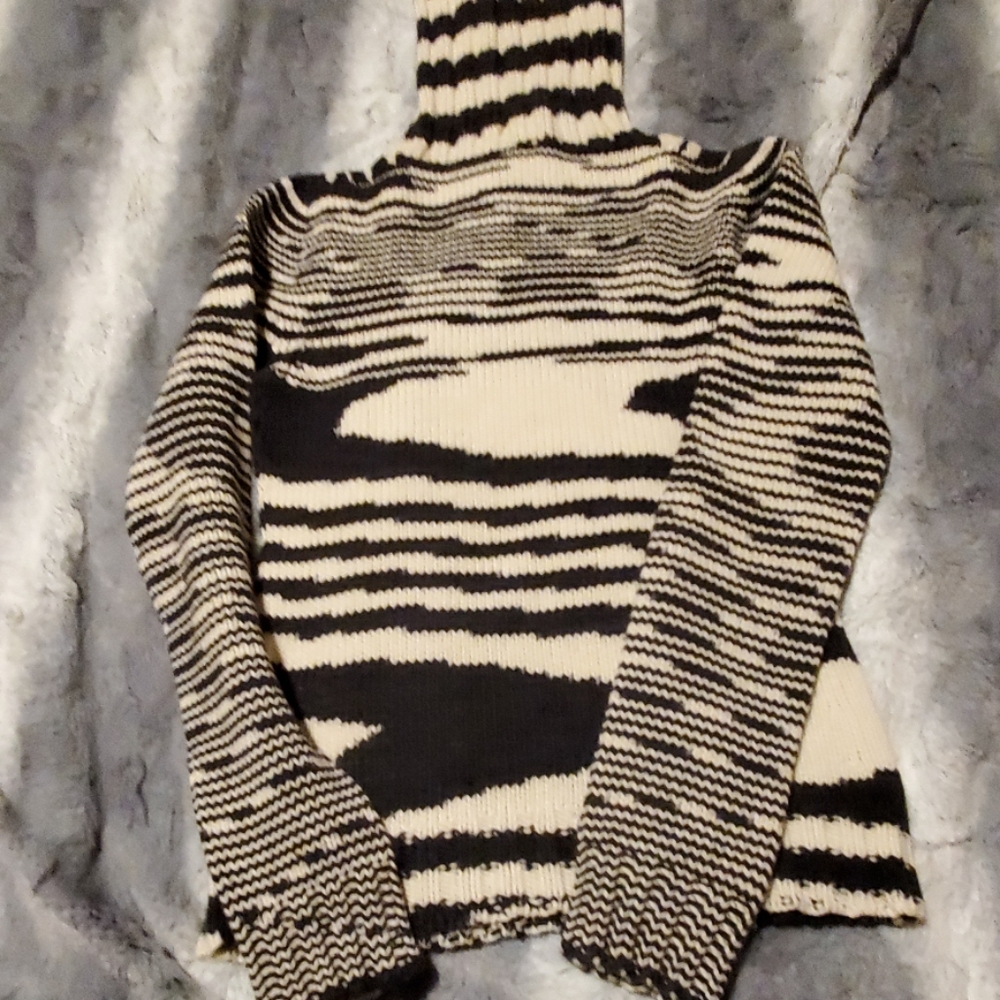 cashmere turtleneck with long sleeves